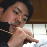日本のものづくりデザイナー38～津屋崎人形 人形師・原田 翔平（はらだ しょうへい）～